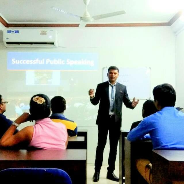 Viren Surati addressing a live seminar audience